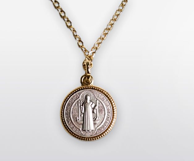 Médaille Saint Benoit de Nursie 21mm - Chaine dorée